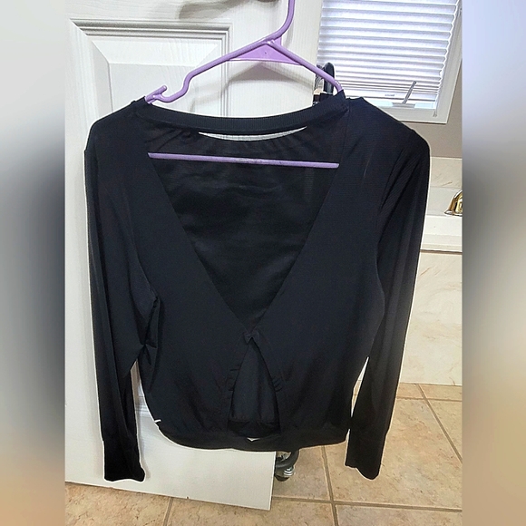 Zyia Black dry fit material long sleeve top XS - Picture 2 of 6